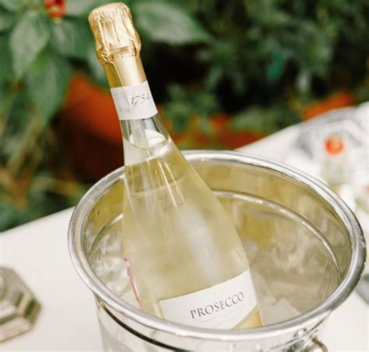 Should prosecco be chilled?